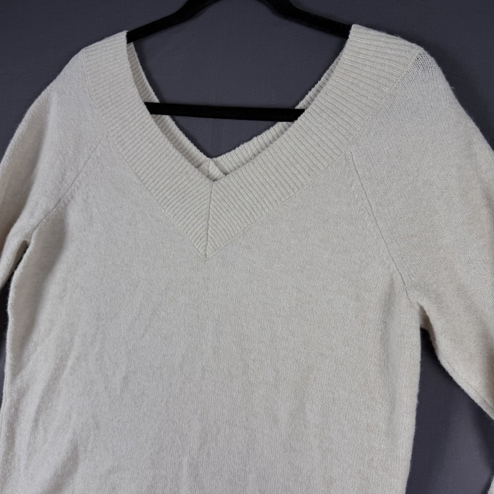 LOFT Ivory Solid Knit V-Neck Pullover Sweater M Raglan Long Sleeve Ribbed